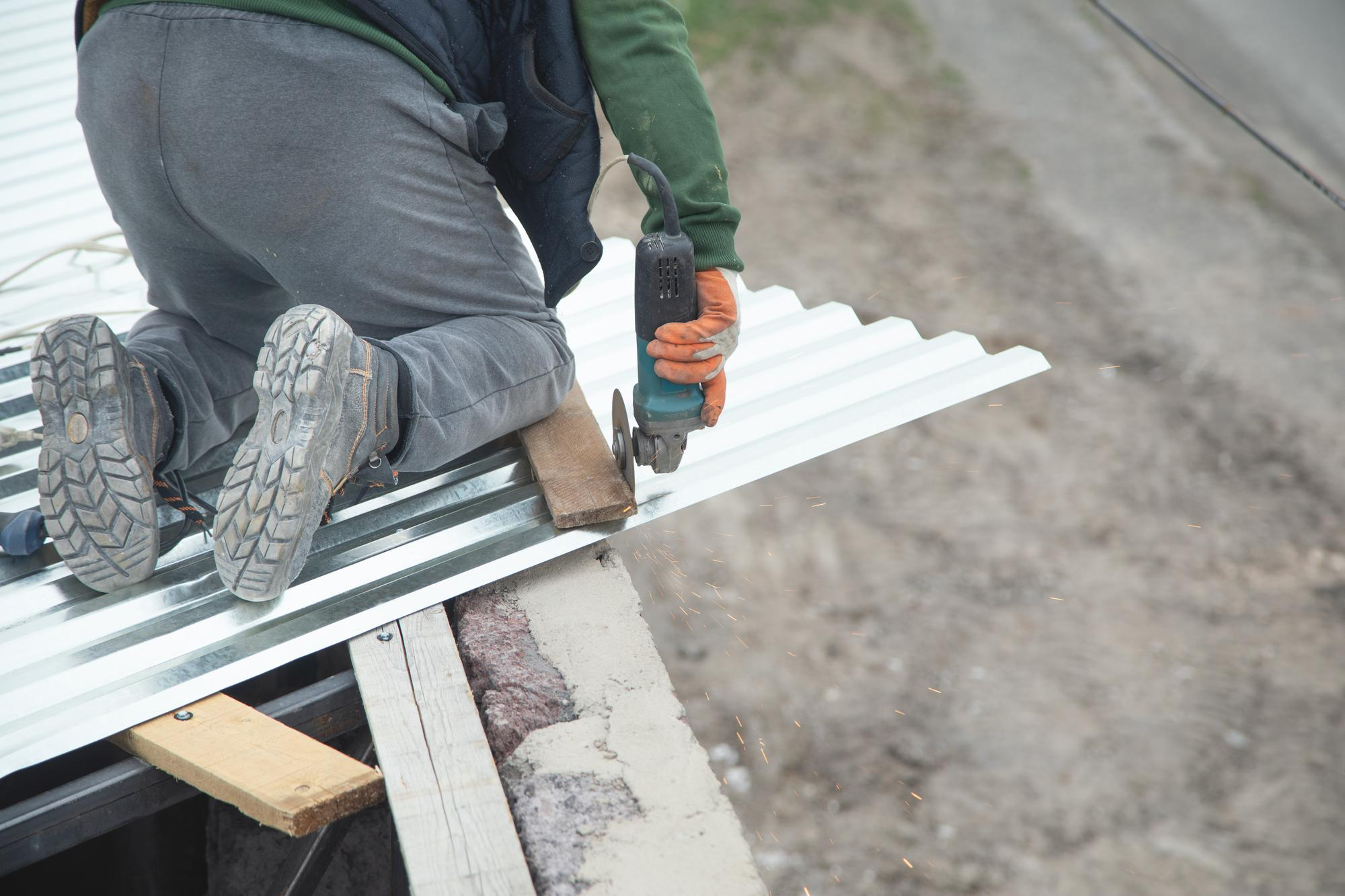 Монтаж фальцевої покрівлі